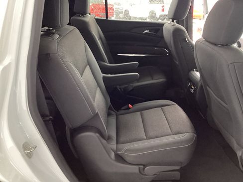 Used 2024 Chevrolet Traverse LT FWD image 21