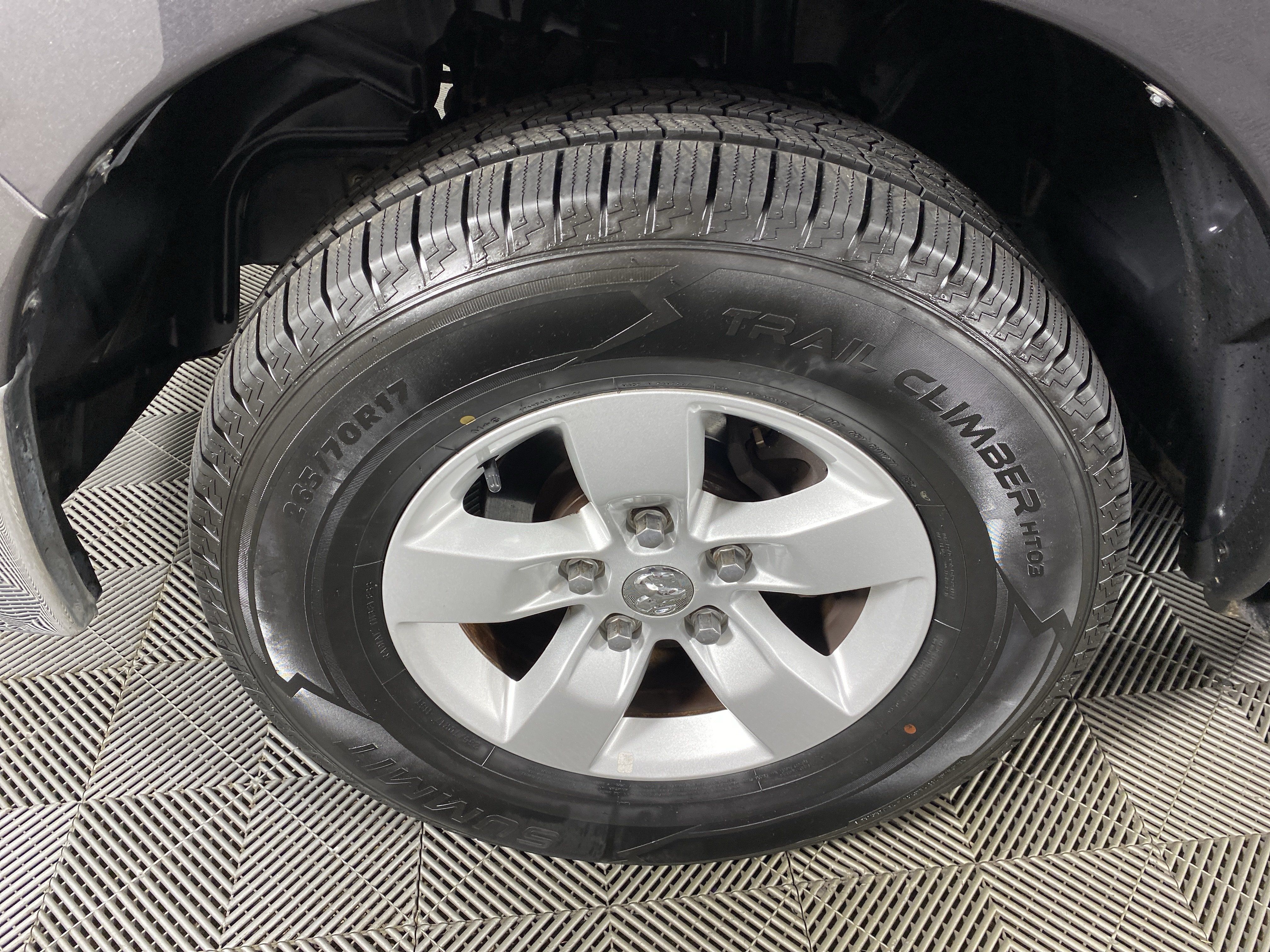 Used 2017 RAM 1500 Classic SLT RWD image 9
