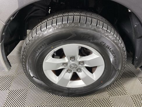 Used 2017 RAM 1500 Classic SLT RWD image 9