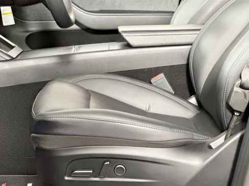 Used 2026 Tesla Model Y Long Range image 21