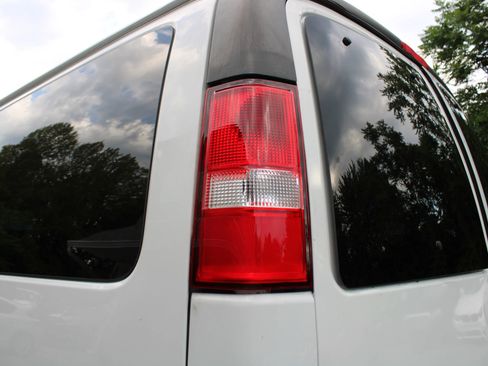 Used 2019 Chevrolet Express 3500 LT w/ LT Preferred Equipment Group RWD image 21