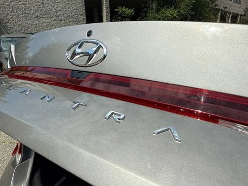 Used 2023 Hyundai Elantra SEL w/ Preferred Accessory Package FWD image 11