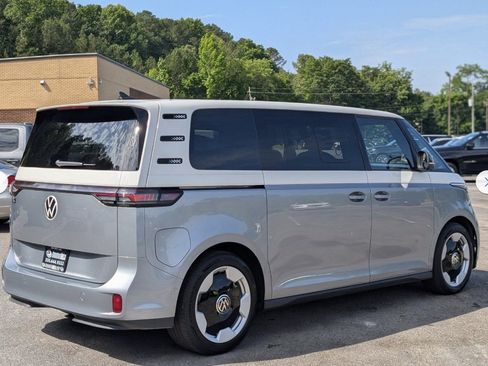 Used 2025 Volkswagen ID. Buzz Pro S Plus RWD image 11