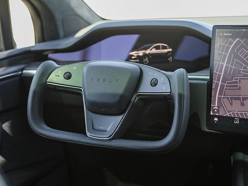 Used 2023 Tesla Model X AWD/4WD image 15