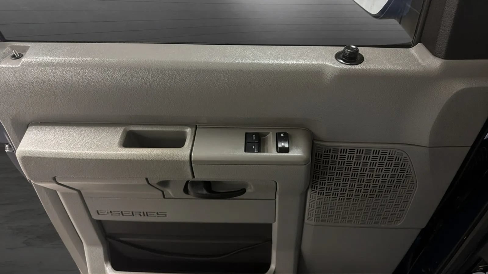 Used 2012 Ford E-350 and Econoline 350 XLT RWD image 16
