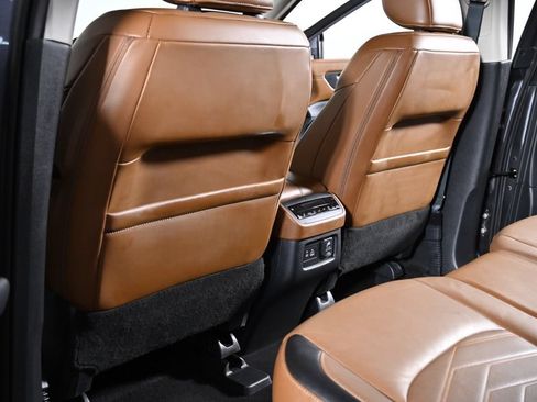 Certified 2024 Nissan Pathfinder Platinum w/ Black Appearance Package AWD/4WD image 29