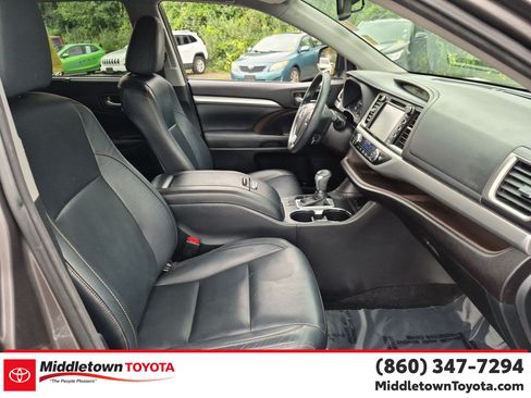 Used 2015 Toyota Highlander XLE AWD/4WD image 38