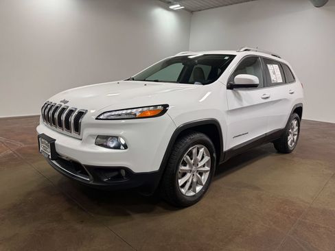 Used 2017 Jeep Cherokee Limited AWD/4WD image 38