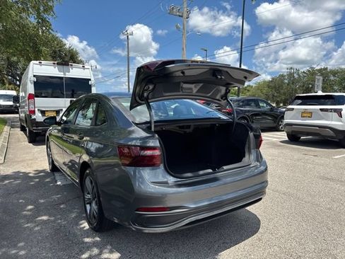 Used 2024 Volkswagen Jetta SE FWD image 19