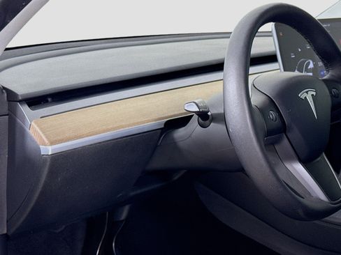 Used 2021 Tesla Model Y 2WD image 10