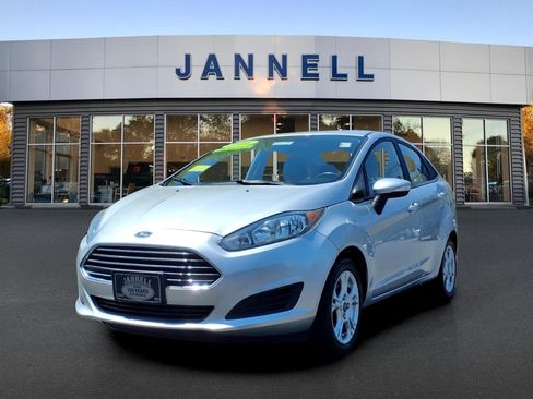 Used 2016 Ford Fiesta SE FWD image 1