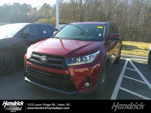 Used 2017 Toyota Highlander SE image 1