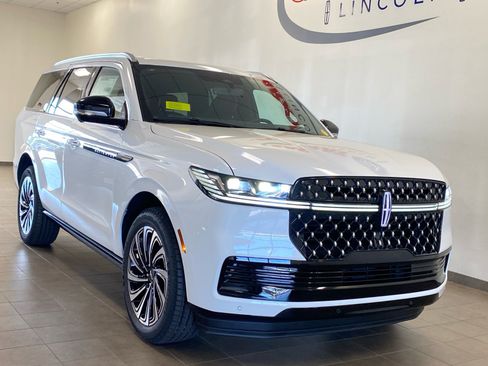 New 2027 Lincoln Navigator Black Label AWD/4WD image 2