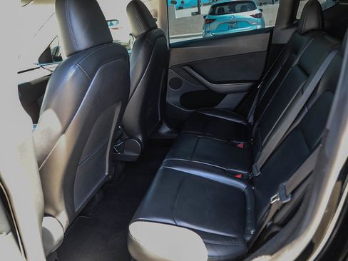 Used 2024 Tesla Model Y Long Range AWD/4WD image 18