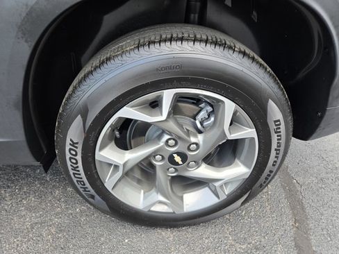 Used 2025 Chevrolet Trax LT w/ LT Convenience Package FWD image 40
