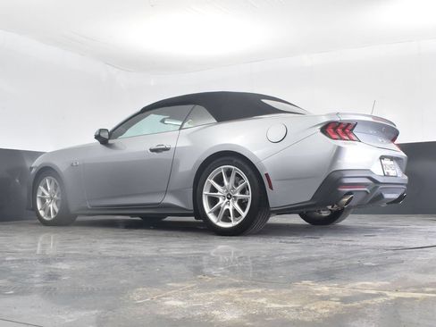 Used 2025 Ford Mustang GT Premium RWD image 46