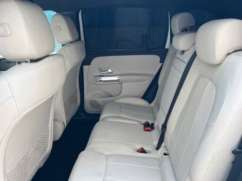 Used 2022 Mercedes-Benz GLB 250 w/ Premium Package Lite image 18