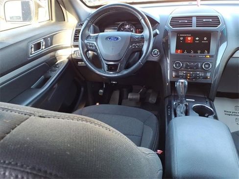 Used 2019 Ford Explorer XLT w/ Equipment Group 201A image 4