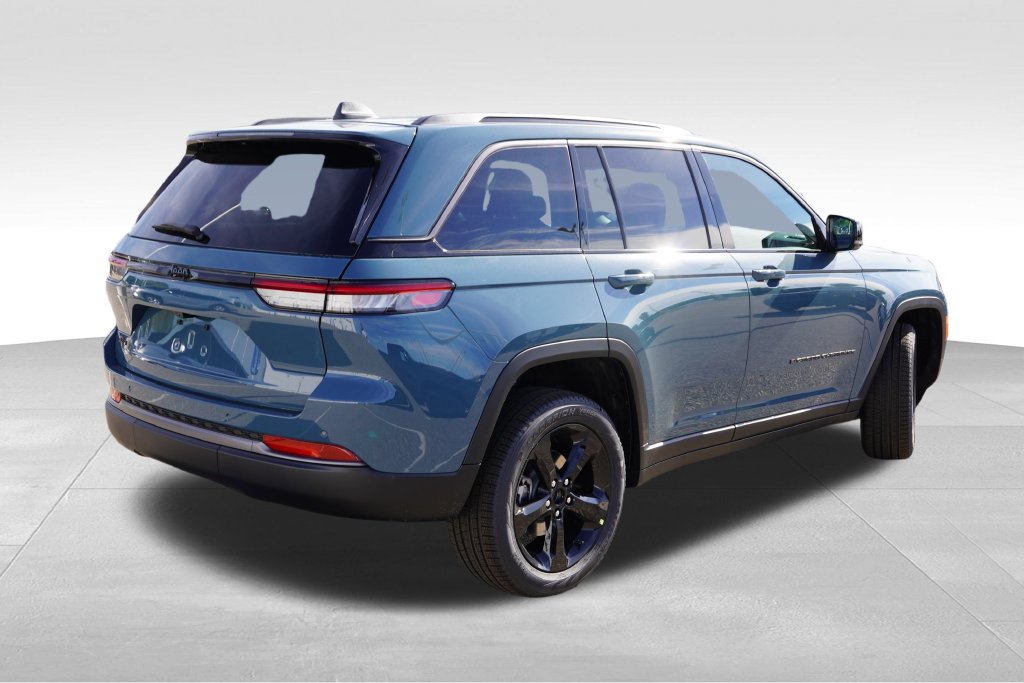 New 2027 Jeep Grand Cherokee Limited AWD/4WD image 3