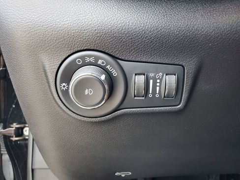 Used 2023 Jeep Compass Latitude AWD/4WD image 20