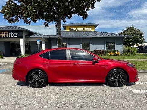 Used 2025 Toyota Camry XSE FWD image 8