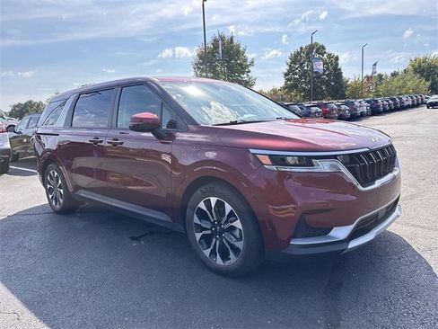 Used 2024 Kia Carnival EX image 13