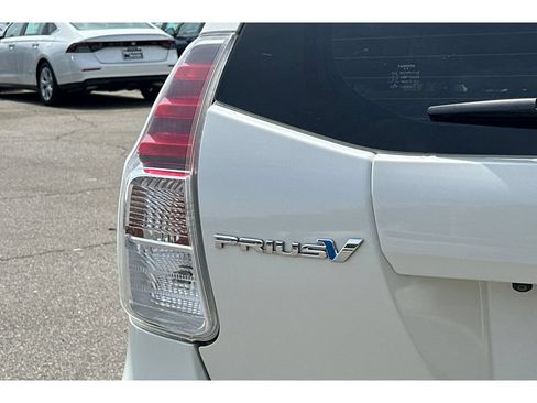 Used 2016 Toyota Prius V Five w/ Advanced Technology Package FWD image 13