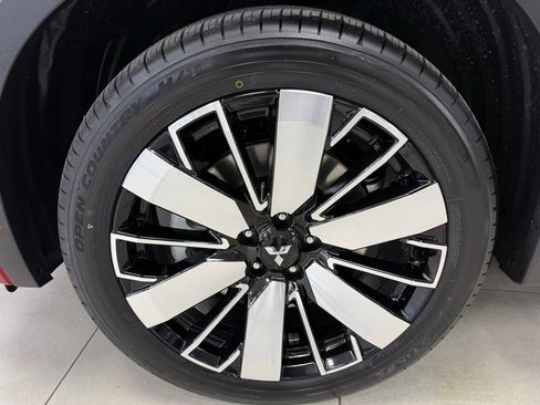 New 2026 Mitsubishi Outlander SEL image 9