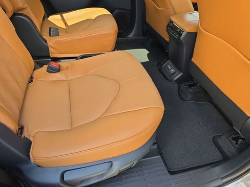 New 2026 Toyota Highlander Platinum AWD/4WD image 11