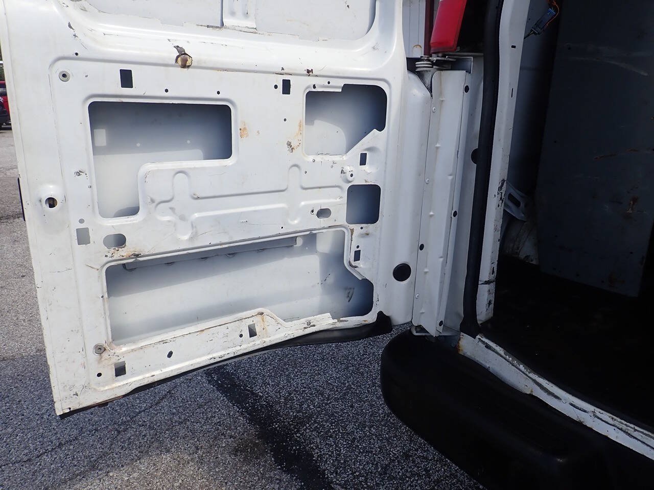 Used 2014 Chevrolet Express 2500 RWD image 13