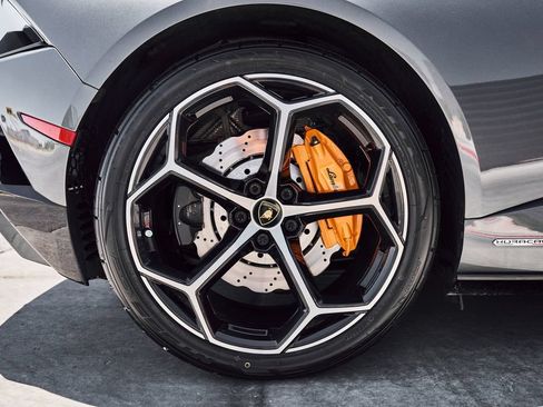 Used 2021 Lamborghini Huracan EVO RWD image 29