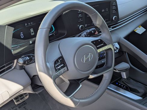 Certified 2025 Hyundai Elantra Sport image 15