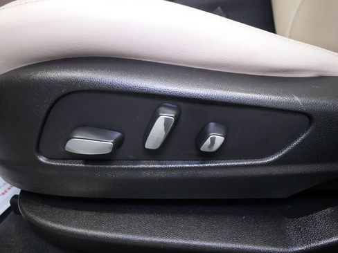 Used 2017 Cadillac XT5 Luxury w/ LPO, Wheel Lock Package image 15