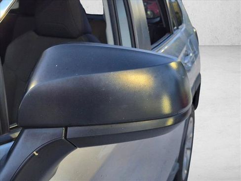 Used 2021 Toyota RAV4 LE FWD image 11