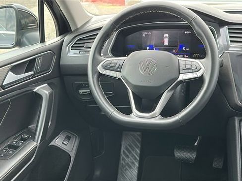 Used 2024 Volkswagen Tiguan SE image 24