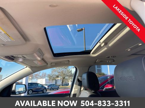 Used 2021 GMC Acadia Denali w/ Denali Technology Package image 10