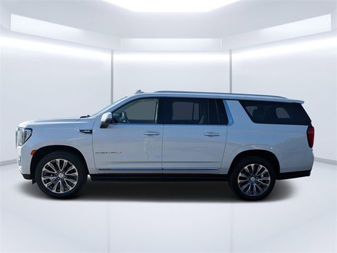 Used 2021 GMC Yukon XL Denali w/ Denali Premium Package image 6