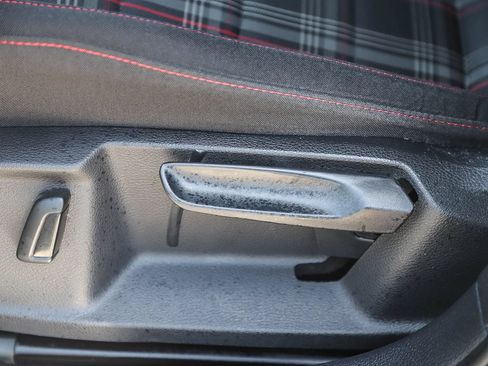 Used 2018 Volkswagen GTI SE FWD image 20
