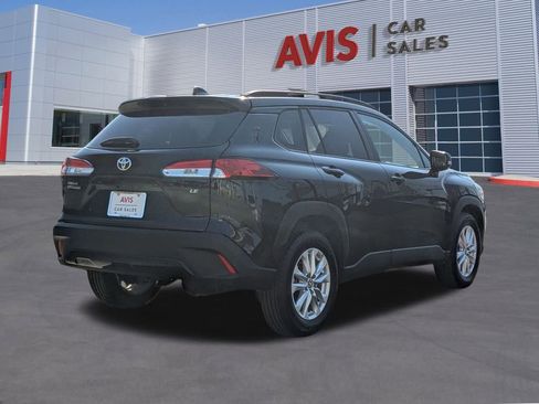 Used 2025 Toyota Corolla Cross LE image 6