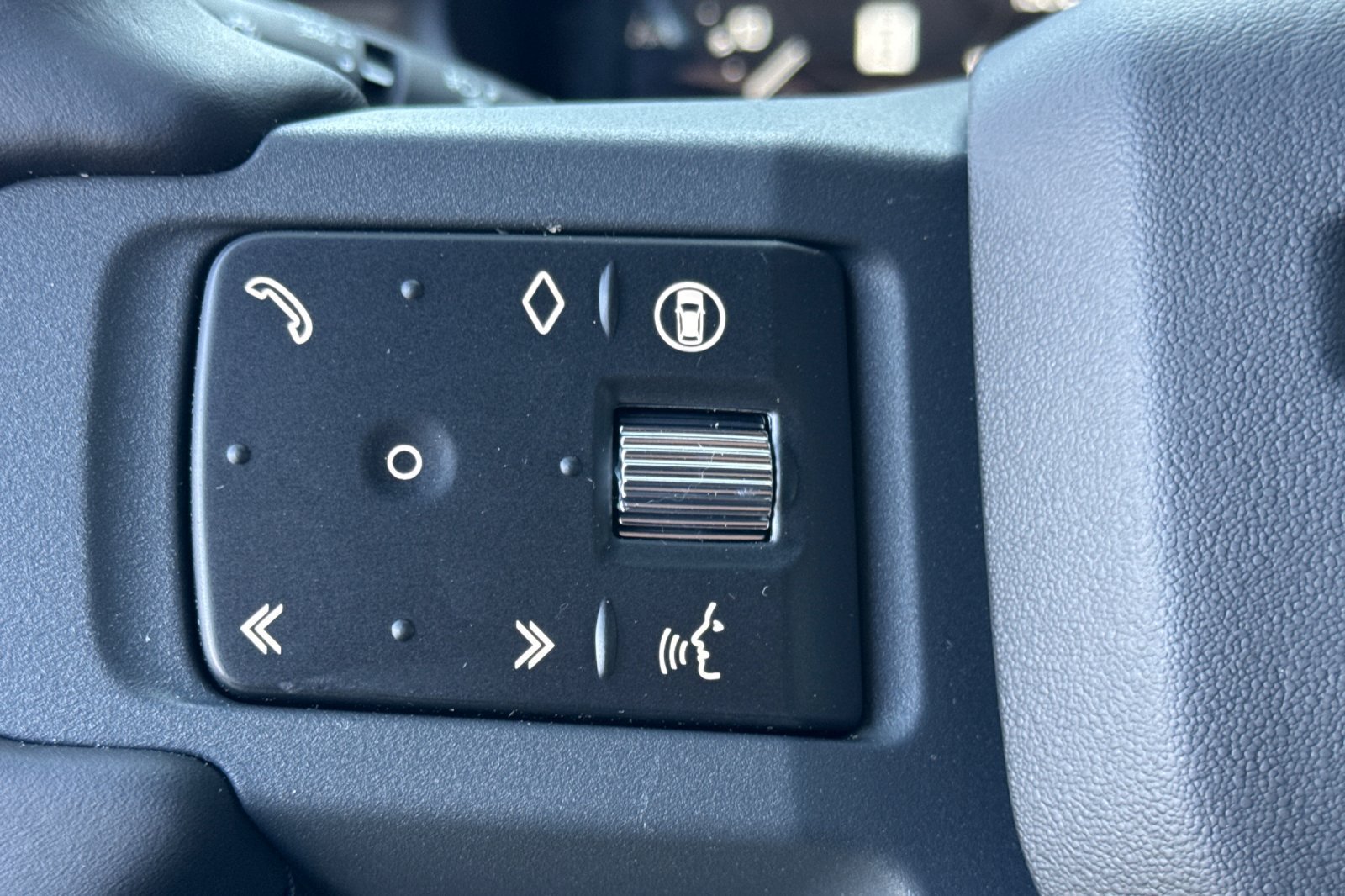 New 2026 Land Rover Defender 130 X-Dynamic SE AWD/4WD image 29