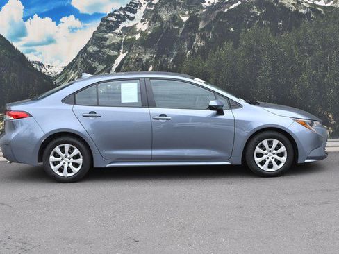 Used 2025 Toyota Corolla LE FWD image 2