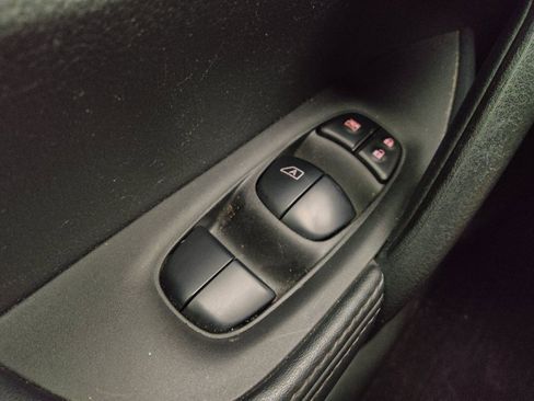 Used 2020 Nissan Rogue Sport S w/ Appearance Package FWD image 27