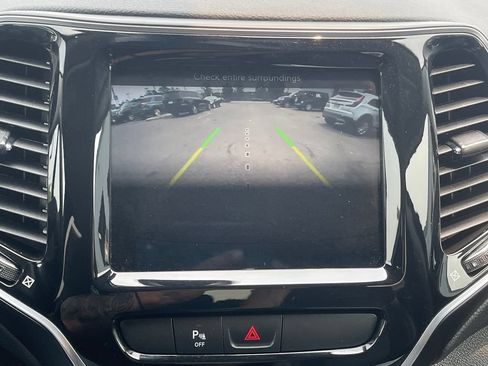Used 2019 Jeep Cherokee Limited AWD/4WD image 32