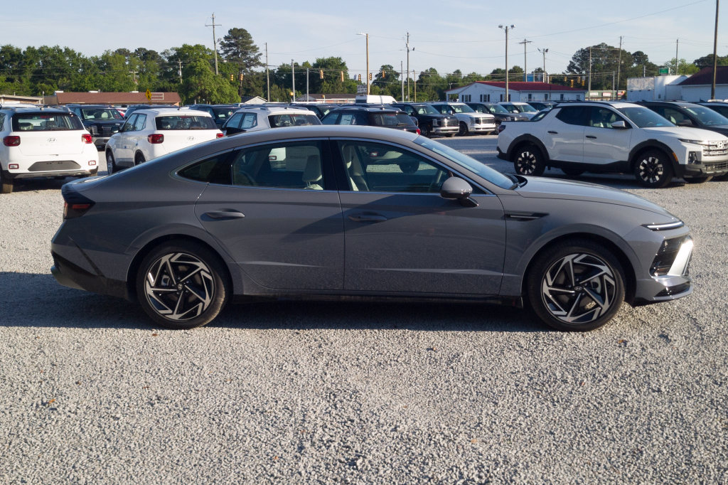 New 2027 Hyundai Sonata SEL FWD image 3