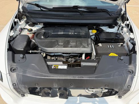 Used 2018 Jeep Cherokee Latitude Plus FWD image 32