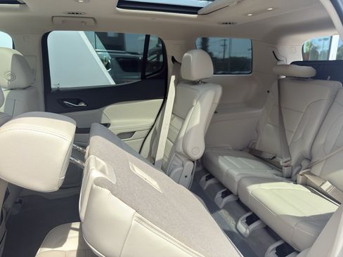 Used 2021 GMC Acadia Denali w/ Denali Technology Package FWD image 11