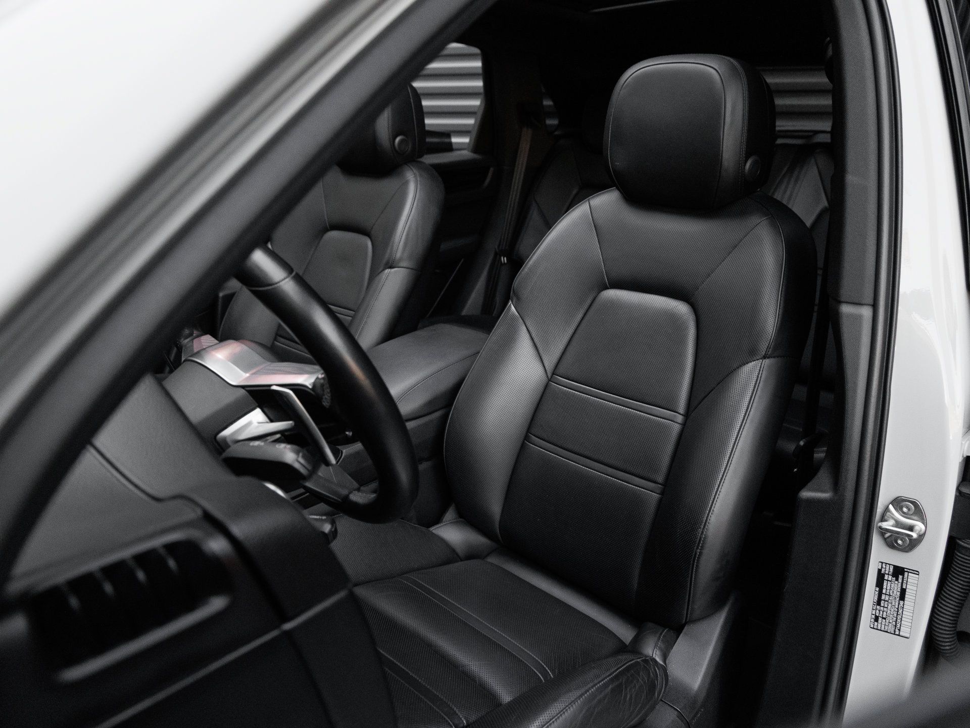 Certified 2020 Porsche Cayenne AWD/4WD image 5