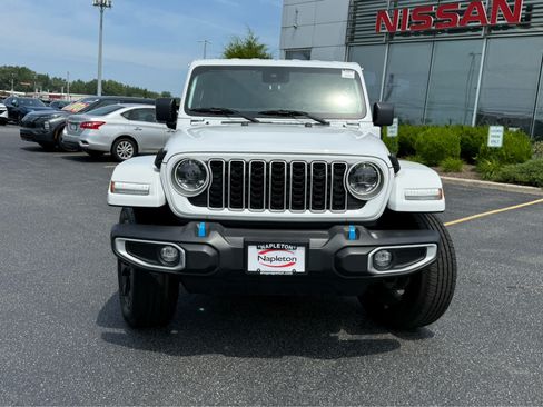 Used 2024 Jeep Wrangler Unlimited Sahara AWD/4WD image 2