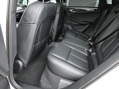 Used 2025 Porsche Macan image 23