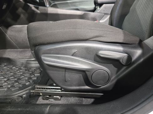 Used 2025 Jeep Compass Sport image 23